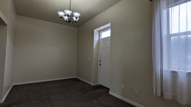 Building Photo - 324 E Yellow Feather Dr