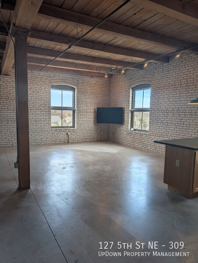 Foto del edificio - 127 5th St NE