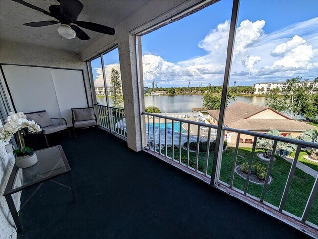 Foto del edificio - 3963 Lake Bayshore Dr