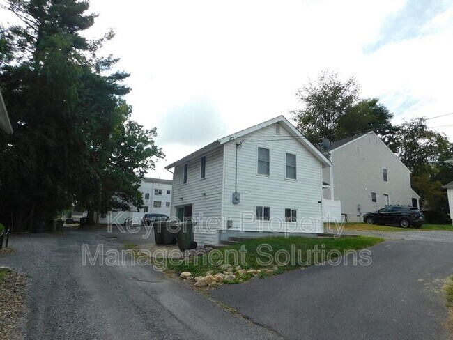 Building Photo - 404 Cherry Ave