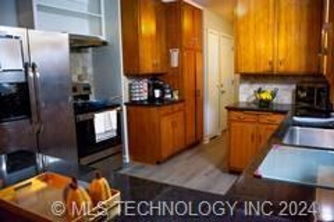 Foto del edificio - FURNISHED RENTAL IN MIDTOWN!!