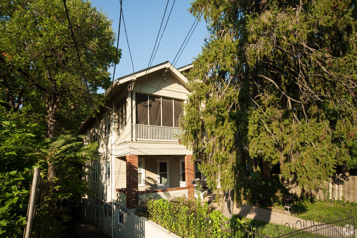 Foto del edificio - 6815 Eastern Ave
