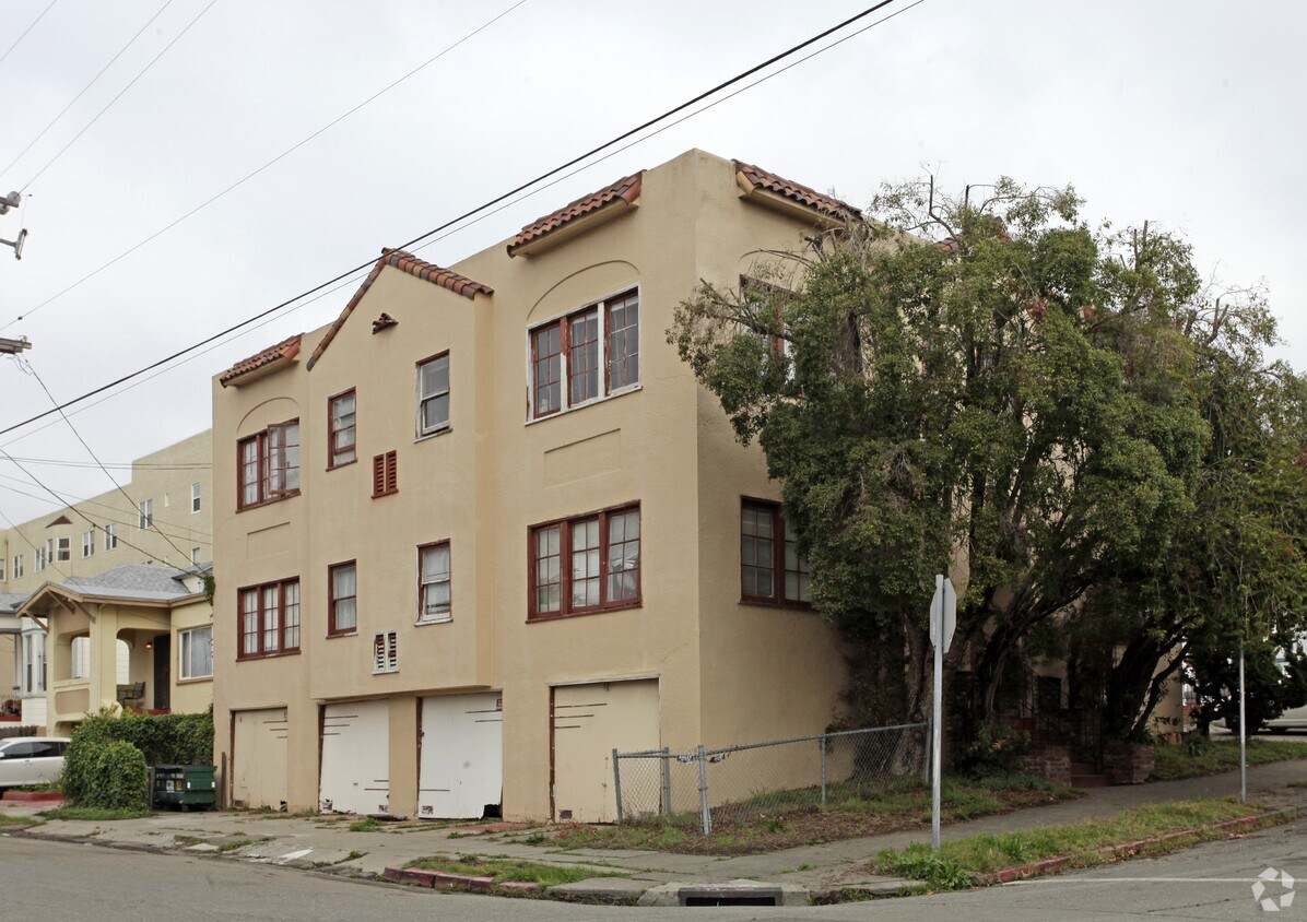 Primary Photo - 2201 11th Ave