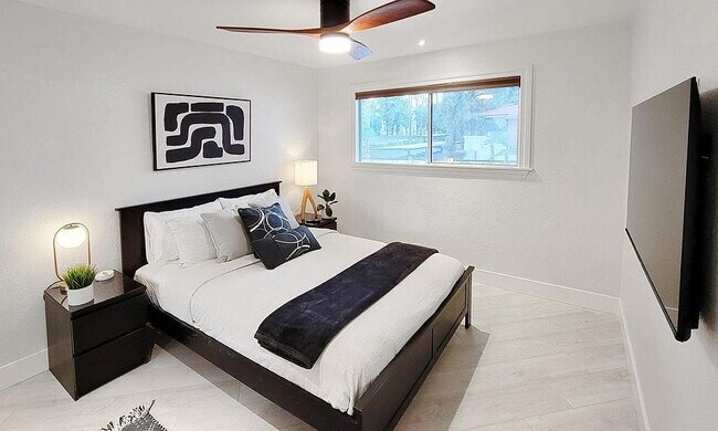 Foto del edificio - 2857 N Los Felices Rd