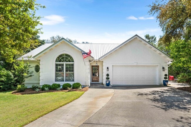 Building Photo - 220 Seabreeze Cir