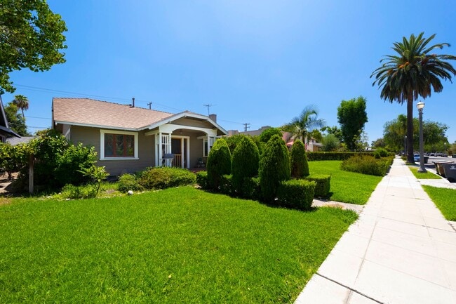 Building Photo - Classic Anaheim Living with Prime Location
