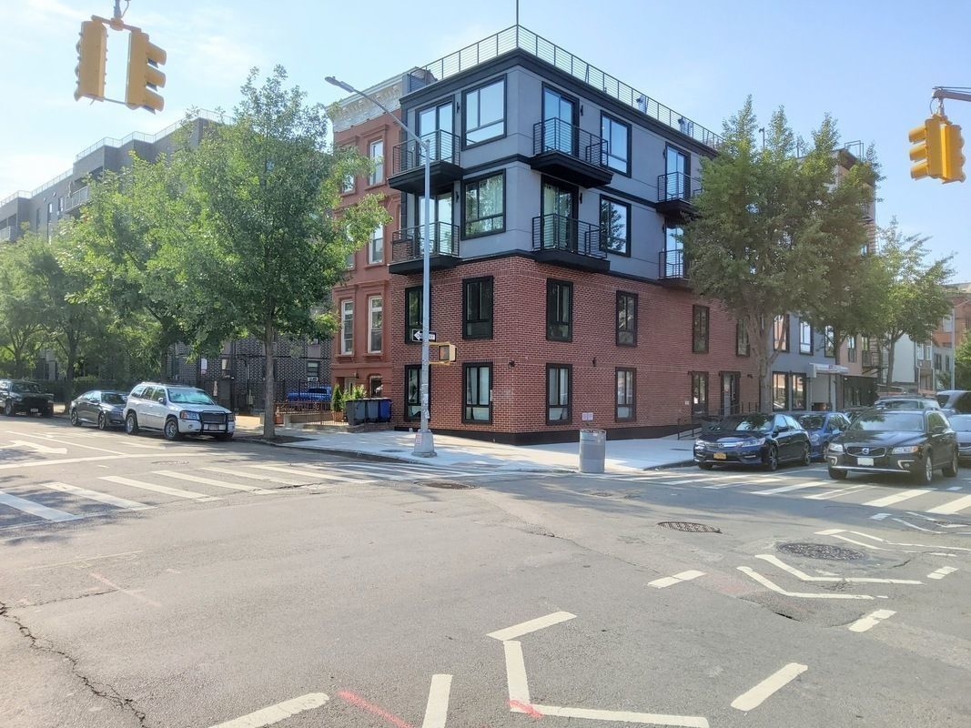 Foto principal - 238 Tompkins Ave