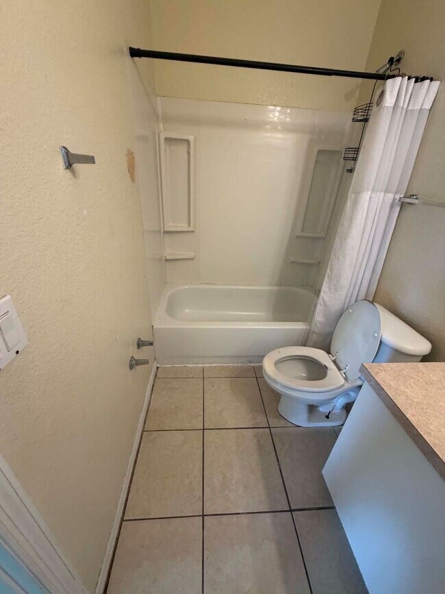 Foto del edificio - COMING SOON!!! Charming 3/2/2 car garage home in North Port