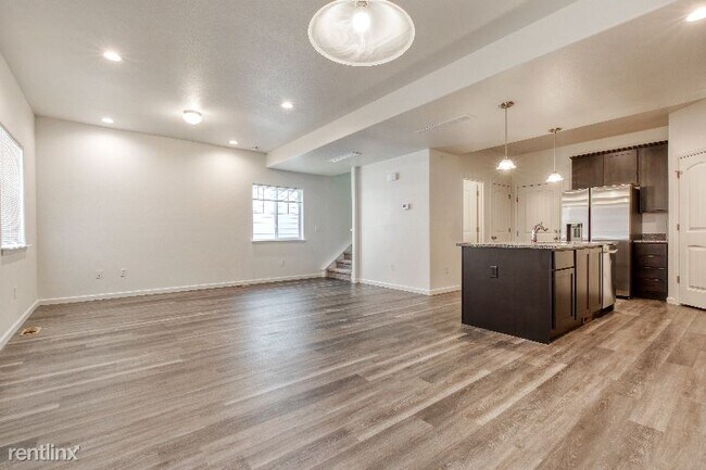 Foto del edificio - 3 br, 2.5 bath Townhome - 4355 W. 24th St....