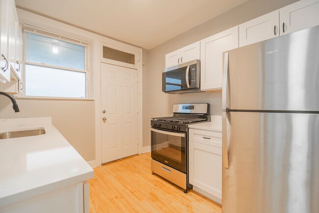 Building Photo - 2422 W Fargo Ave