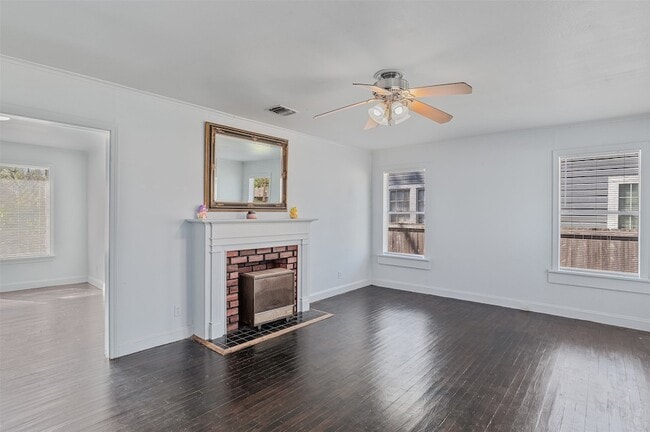 Building Photo - 219 E Slattery Blvd