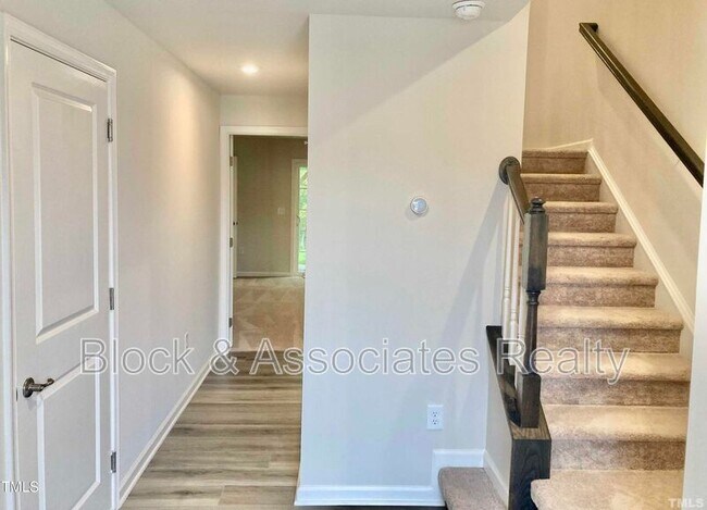 Building Photo - 1106 Romeria Dr