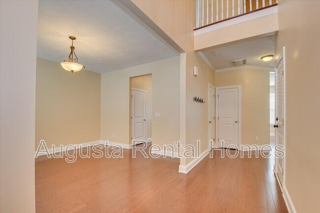 Building Photo - 1036 Lancaster Way