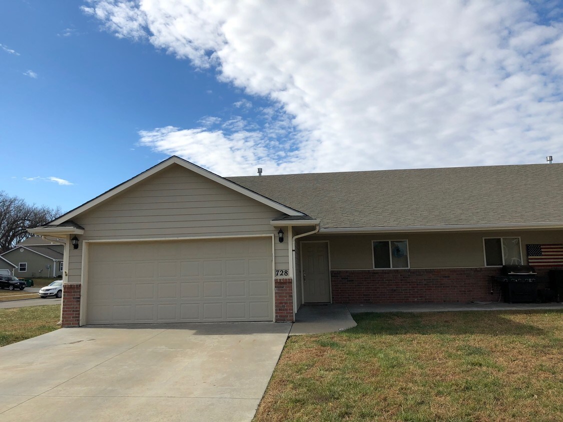 Foto principal - 728 Highland Ridge Dr