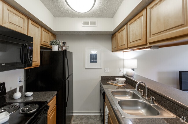 1BR, 1BA - 647 SF - TGM Avalon Lake