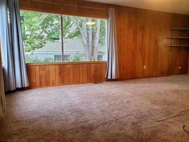 Building Photo - Attic 3rd bedroom converted to storage /of...