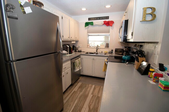 Foto del edificio - 1201 NW 13th St
