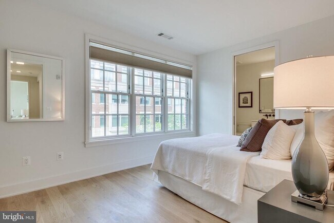 Foto del edificio - 521 N Washington St