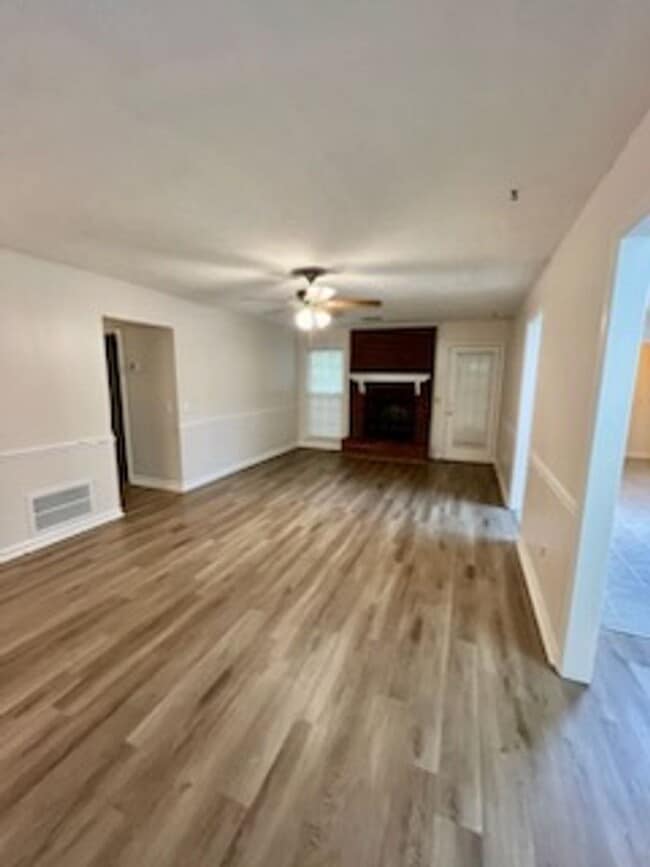 Foto del edificio - 5453 Cranston Dr