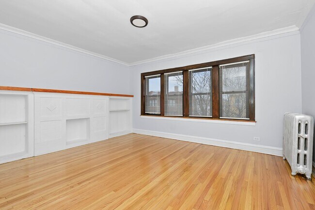 Interior Photo - 7953-59 S Saint Lawrence Ave