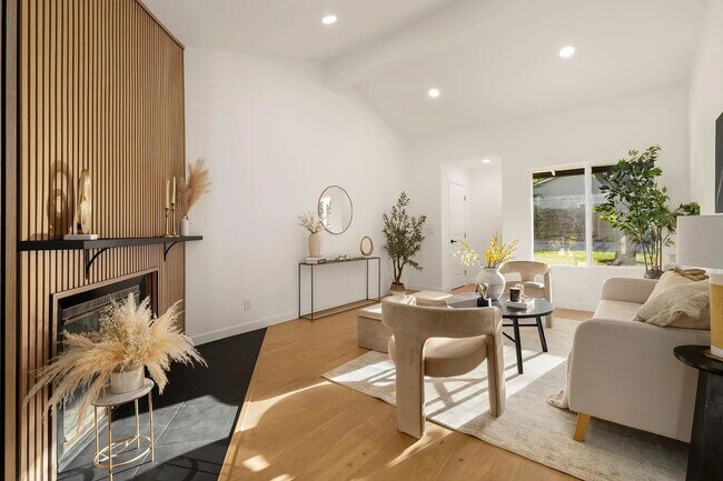 Foto del edificio - 5552 E Knoll Dr