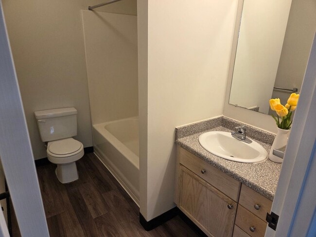 Interior Photo - Sixth & Pine Building