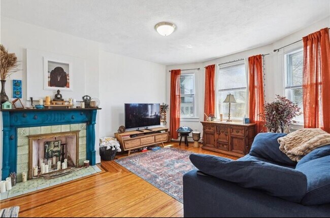 Sala de estar - 42 Cypress St