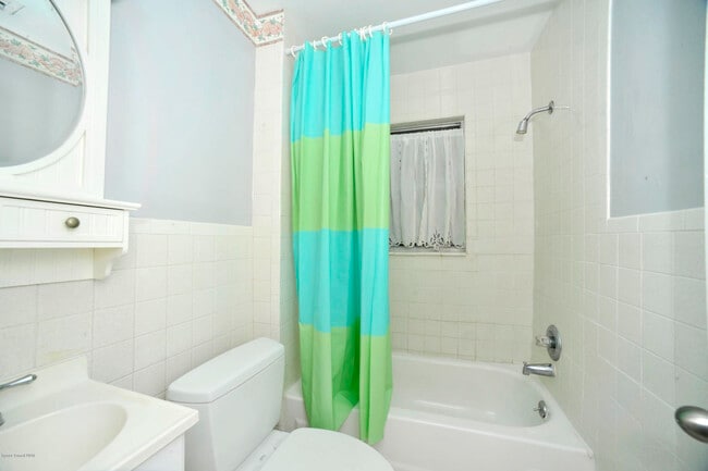 Building Photo - 19 Highland St