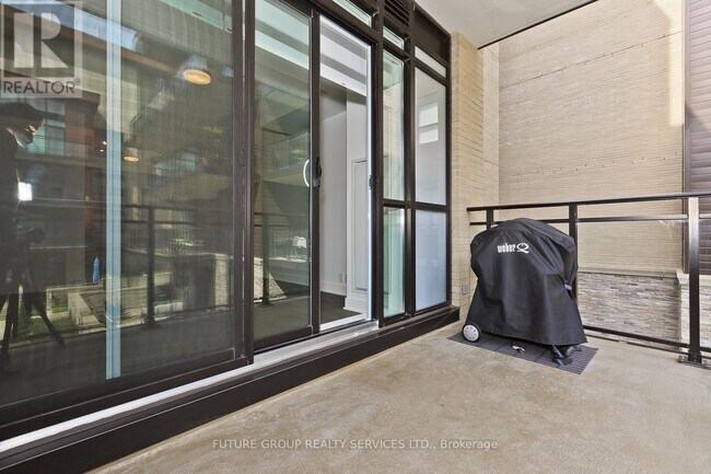 Photo du bâtiment - 262 Lakeshore Rd W