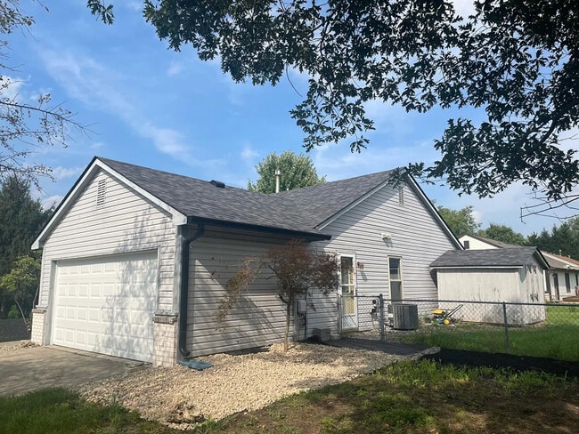 Building Photo - 7461 Cobblestone E Dr