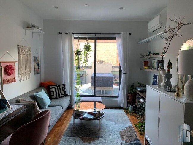 Foto del edificio - 2 bedroom in BROOKLYN NY 11216