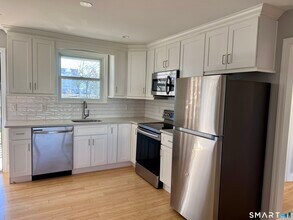 Building Photo - 7 Dale St