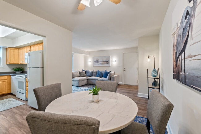 Building Photo - Woodsdale Apartments