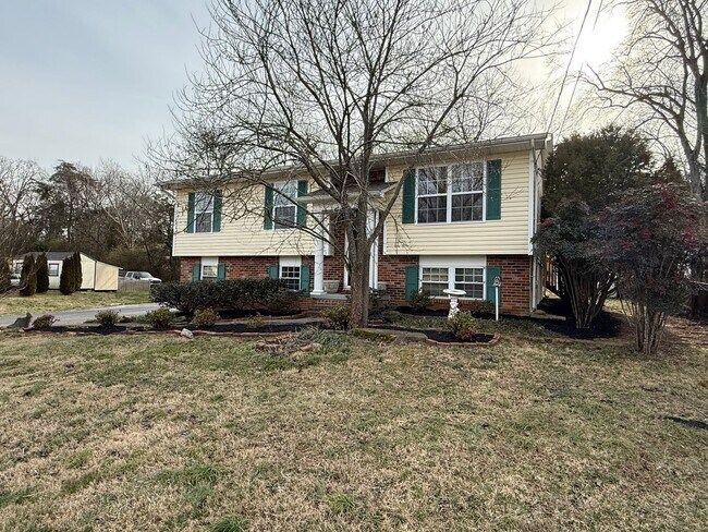 Photo - 220 Brampton Rd House