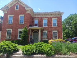 Building Photo - 323 N George St