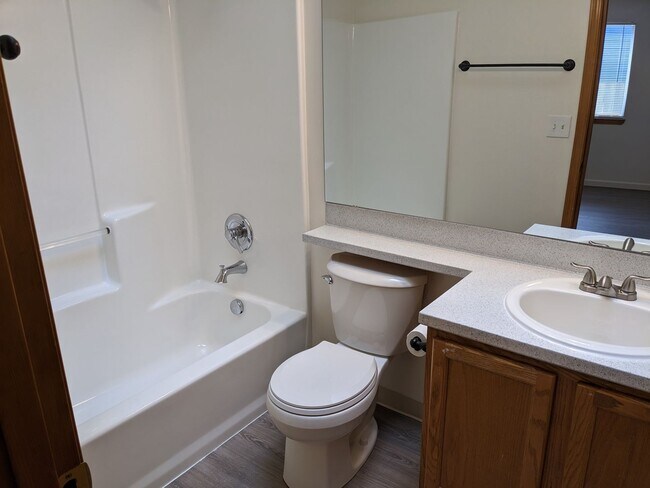 Building Photo - Amazing 3 bedroom home