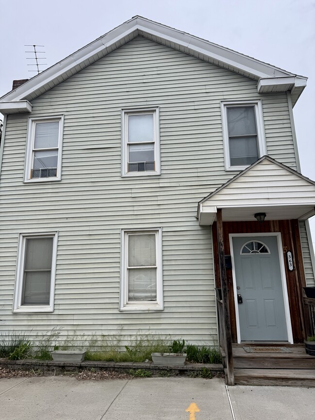 Building Photo - 363 1st St