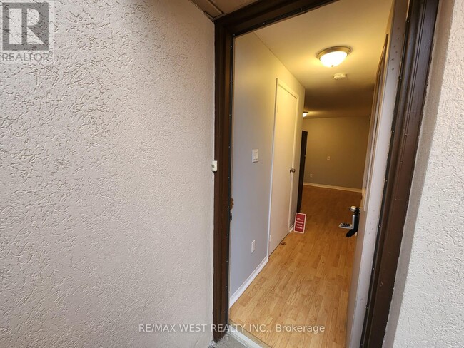 Building Photo - 4250 Jefton Crescent