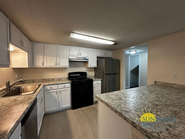 Building Photo - $200 off 1st Full Months Rent
