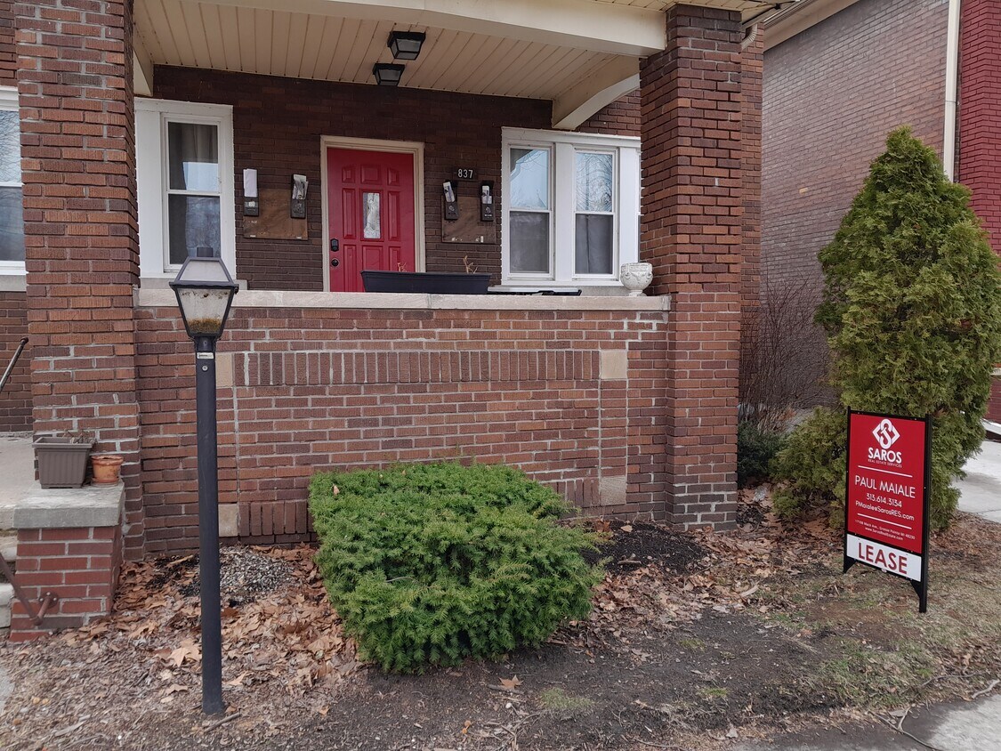 837 Beaconsfield Ave Unit 2S, Grosse Pointe Park, MI 48230 Apartments