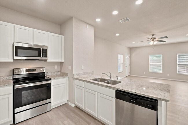 Foto del edificio - 7226 Briar Pl