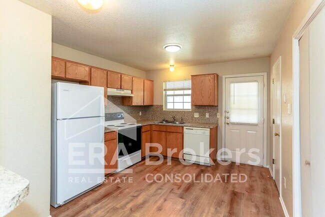 Building Photo - 4508 Sylvia Dr