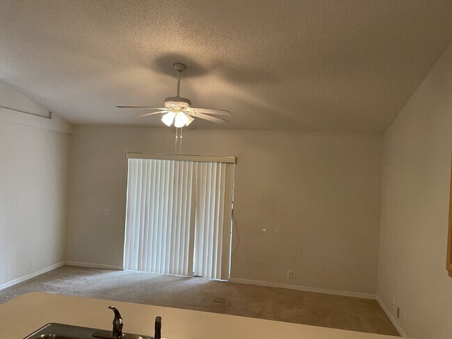 Building Photo - Beautiful 3-bedroom, 2-bath house availabl...