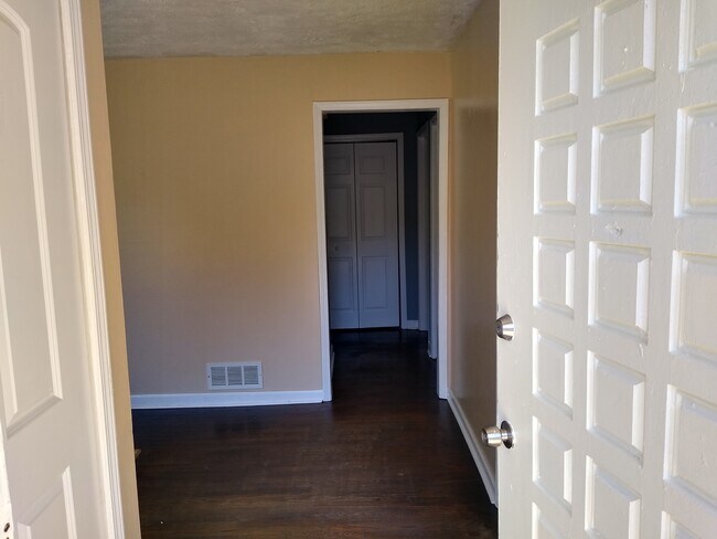 Building Photo - 1610 Gilston Ct