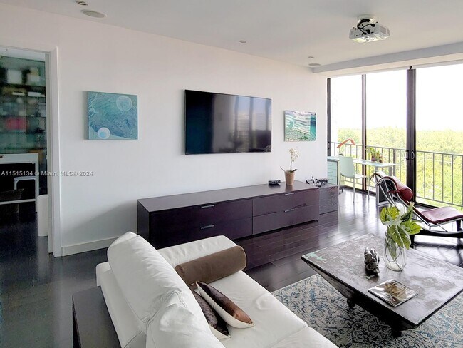 Foto del edificio - 77 Crandon Blvd