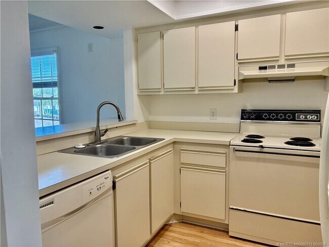 Foto del edificio - 802 SE Central Pkwy