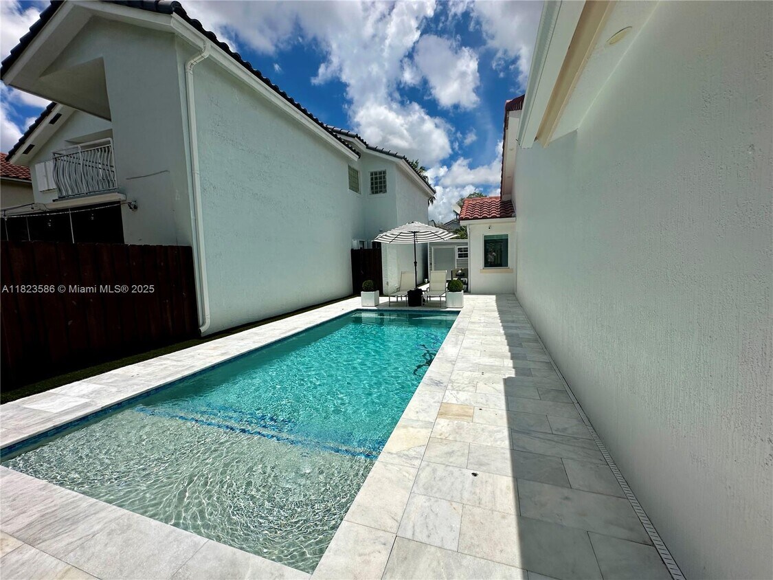 Primary Photo - 5020 SW 154th Ave