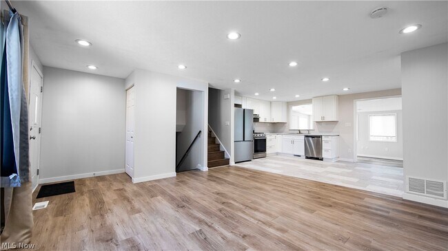 Foto del edificio - 348 Silver Meadows Blvd