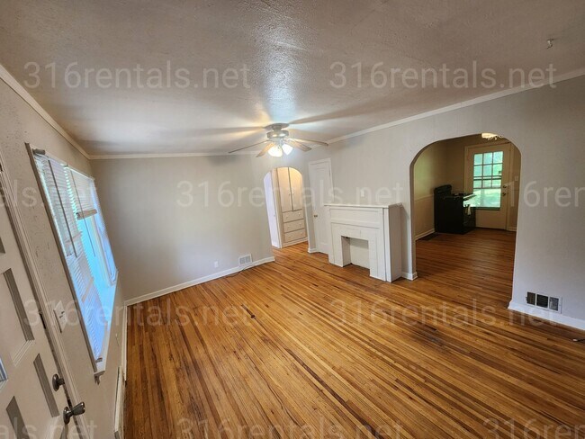 Foto del edificio - $975- 3 bedroom / 1 bathroom - Single Fami...