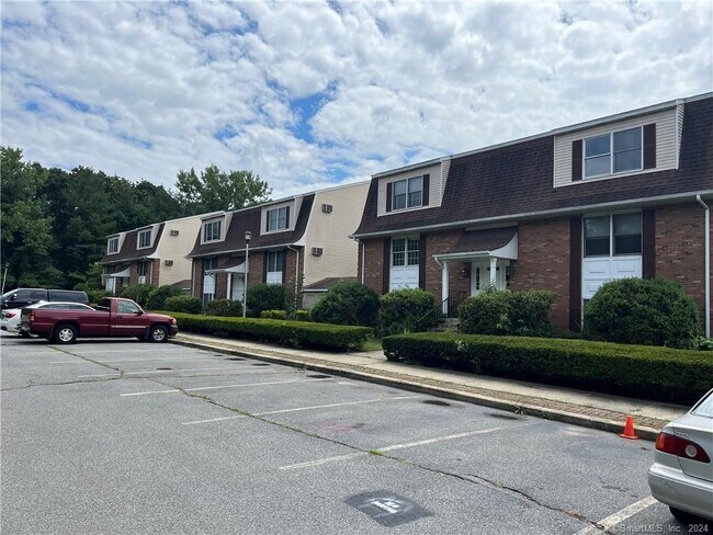 Foto del edificio - 302 Boston Post Rd